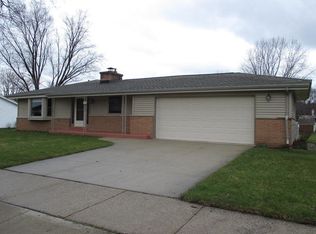 1126 Dogwood Ln, Waukesha, WI 53189