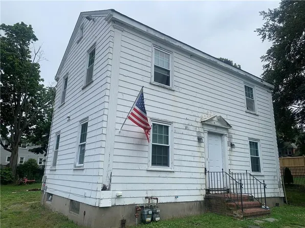 19 Admiral Kalbfus Rd, Newport, RI 02840