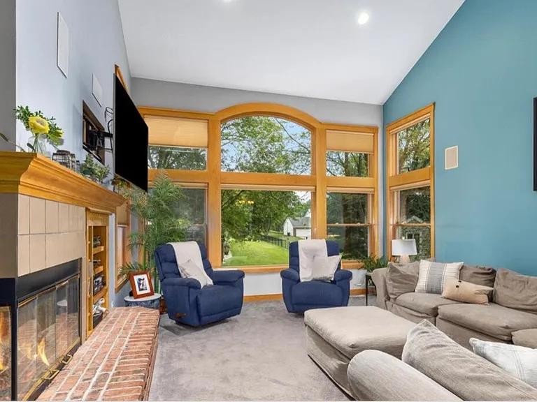61 Greystone Ct NE — Photo 2