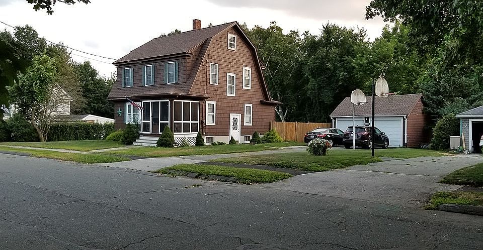 2nd image of 15 Warren St