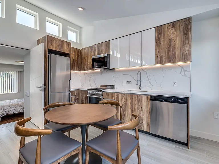 1168 Pendrell St #401 — Photo 7