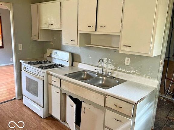 4th image of 2438 N Goodlet Ave