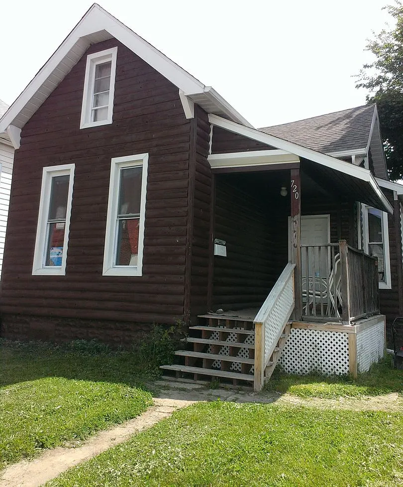 4 Bedrooms 2 Full Bath Home off West Main St! — Photo 1