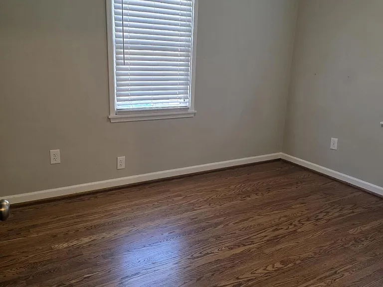 4605 Fox Run Rd — Photo 8