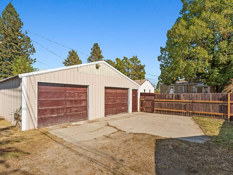 4207 N Normandie St — Photo 36