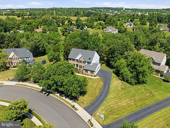 3rd image of 585 Michelle Ln