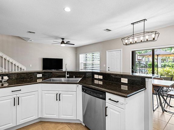 4th image of 4753 Cypress Street #4753