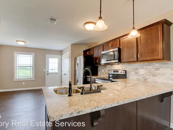 99 Holland Dr, Clarksville, TN 37043