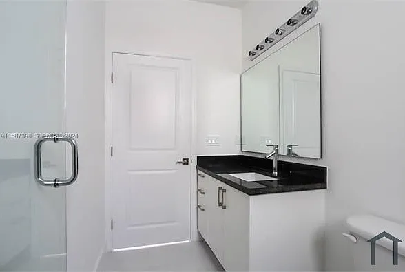 15631 SW 11th Ter — Photo 12