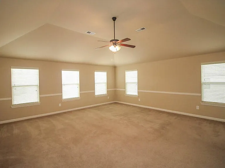 2733 Huntcliffe Dr — Photo 16