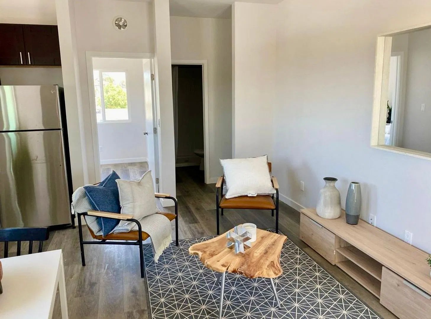 Move in Promotion for 12 Months! Remodeled 2 Bed/1 Bath — Photo 4