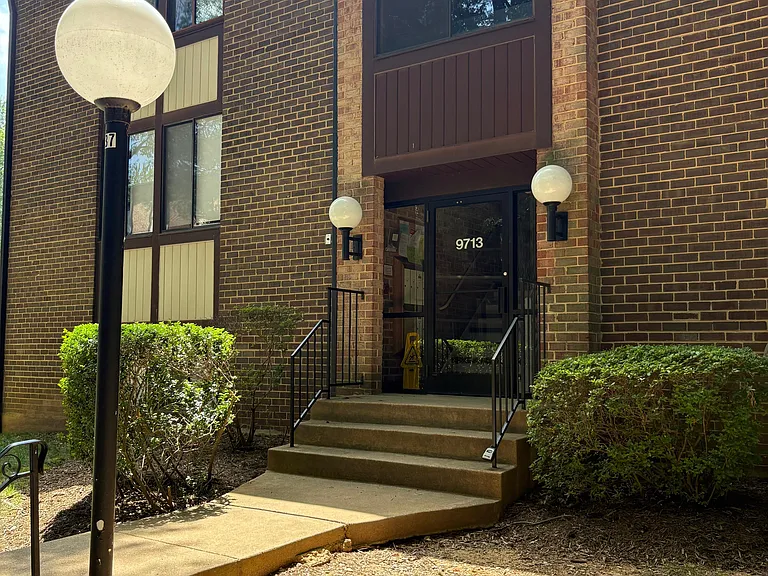 9713 Kings Crown Ct #201 — Photo 5