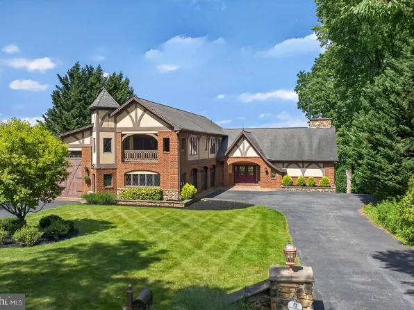 85 Greenwood Cir, Wormleysburg, PA 17043