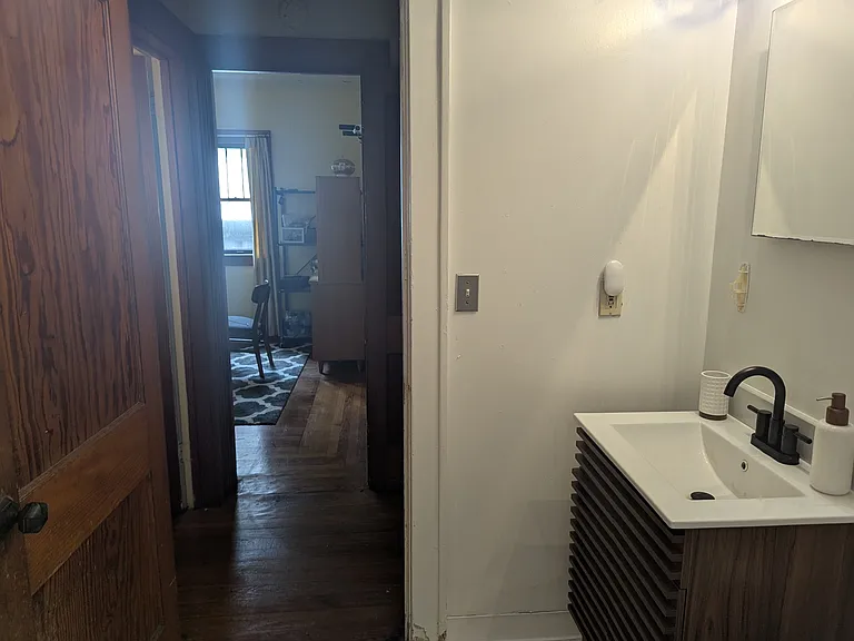1141 Campeau St — Photo 12