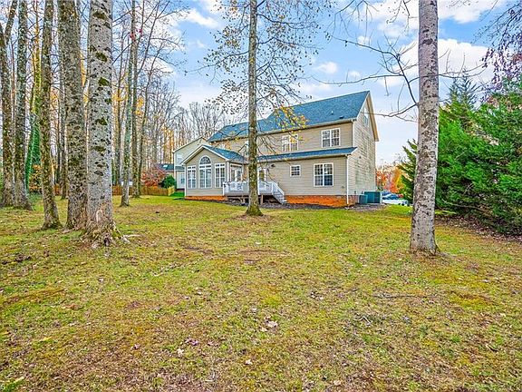 5th image of 11 Devonna Ct