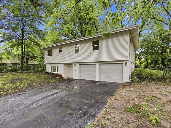 3rd image of 1833 N 75th Dr