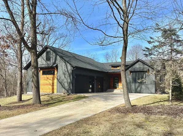 1401 Harmony Dr, Mahtomedi, MN 55115