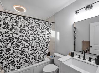 306 Timber Hill Rd, Henryville, PA 18332