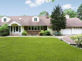 153 Plainview Rd, Woodbury, NY 11797