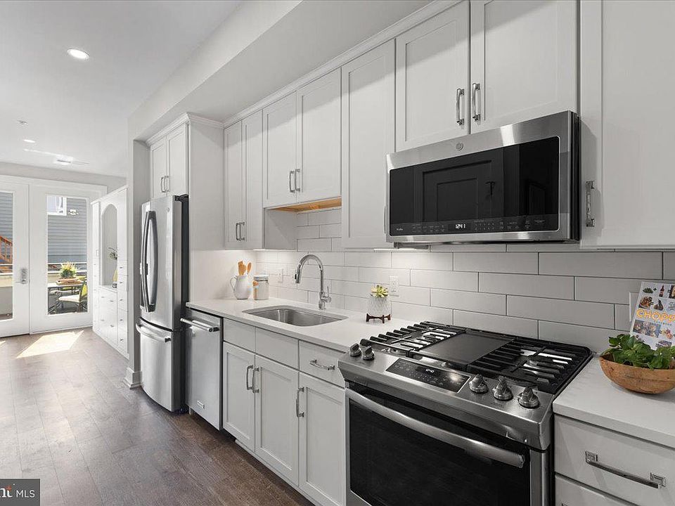 1st image of 1800 Mount Vernon Ave #202
