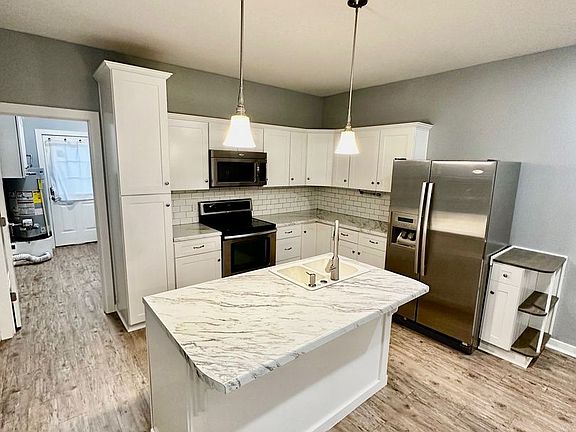 4th image of 715 W 2nd St