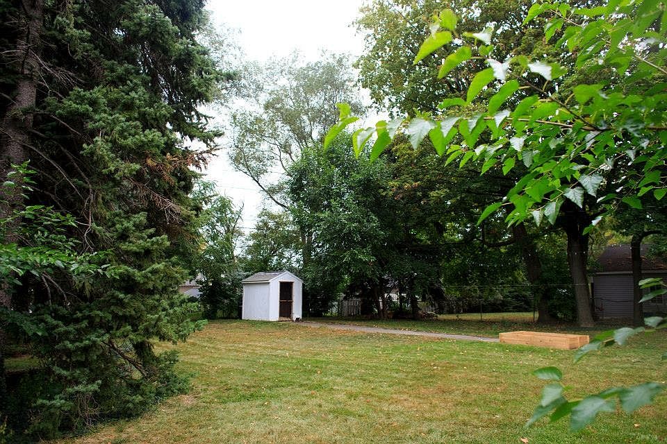 2nd image of 135 W 10th St