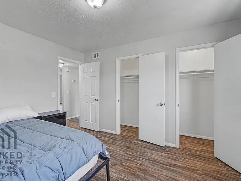 Charl Ann Apartments — Photo 16