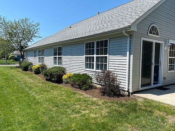 3rd image of 2414 Woodbine Ln