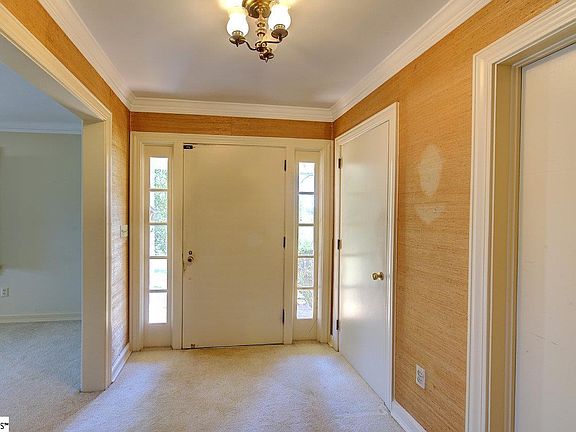 3rd image of 325 Dellwood Dr