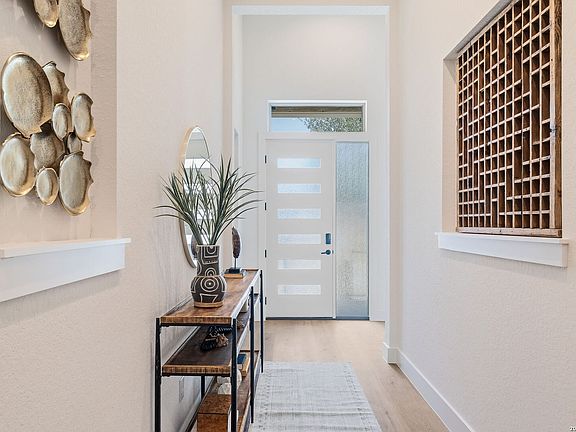 5th image of 1751 Oakmont Cir
