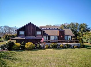 47 Friends St, Portsmouth, RI 02871