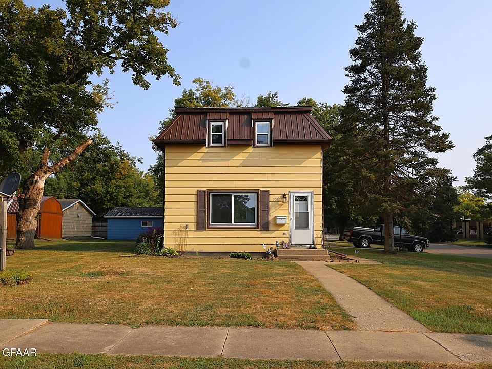1st image of 557 E 4th St