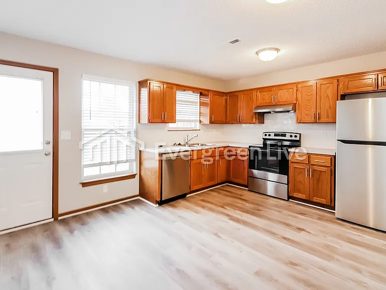 1501 Hawthorne Cir — Photo 9