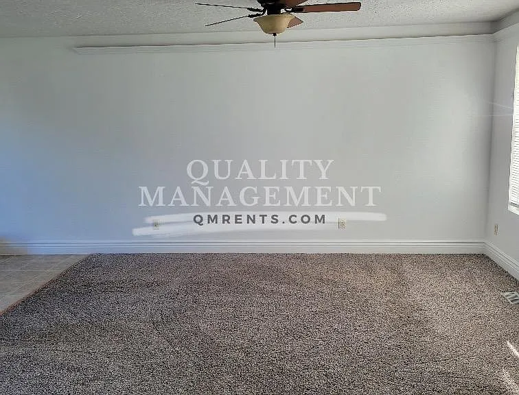 624 W Dewey Ave — Photo 6