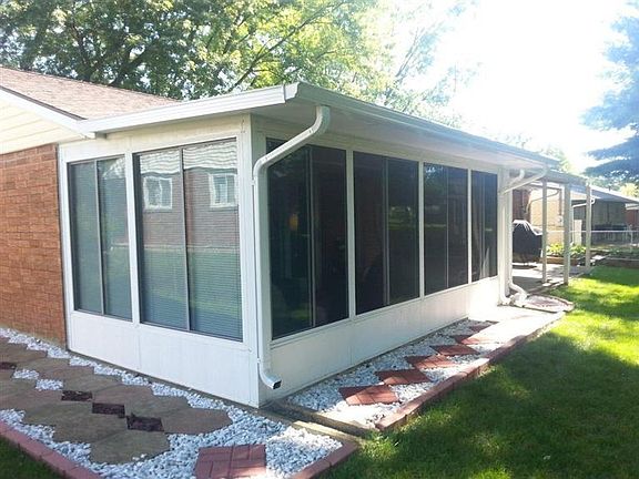 3rd image of 4405 Knob Hill Dr