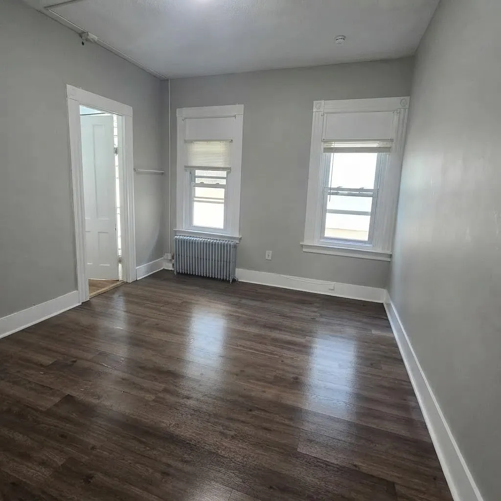 3 bed, 1074 sqft, $1,850 — Photo 2