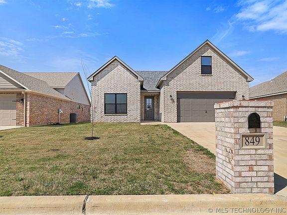 3rd image of 849 Springfield Ct