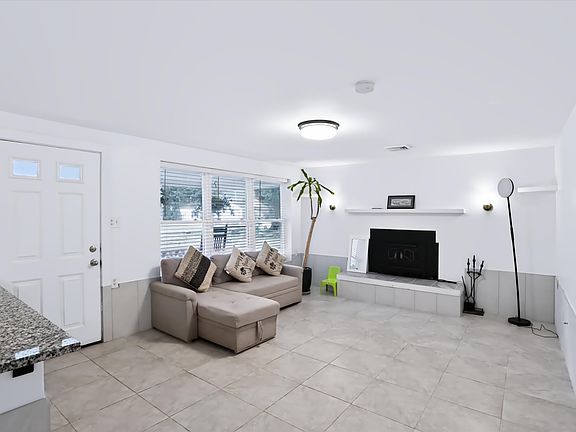 3rd image of 15454 Meith St