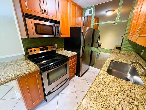 4th image of 1460 NE 18th Street #104