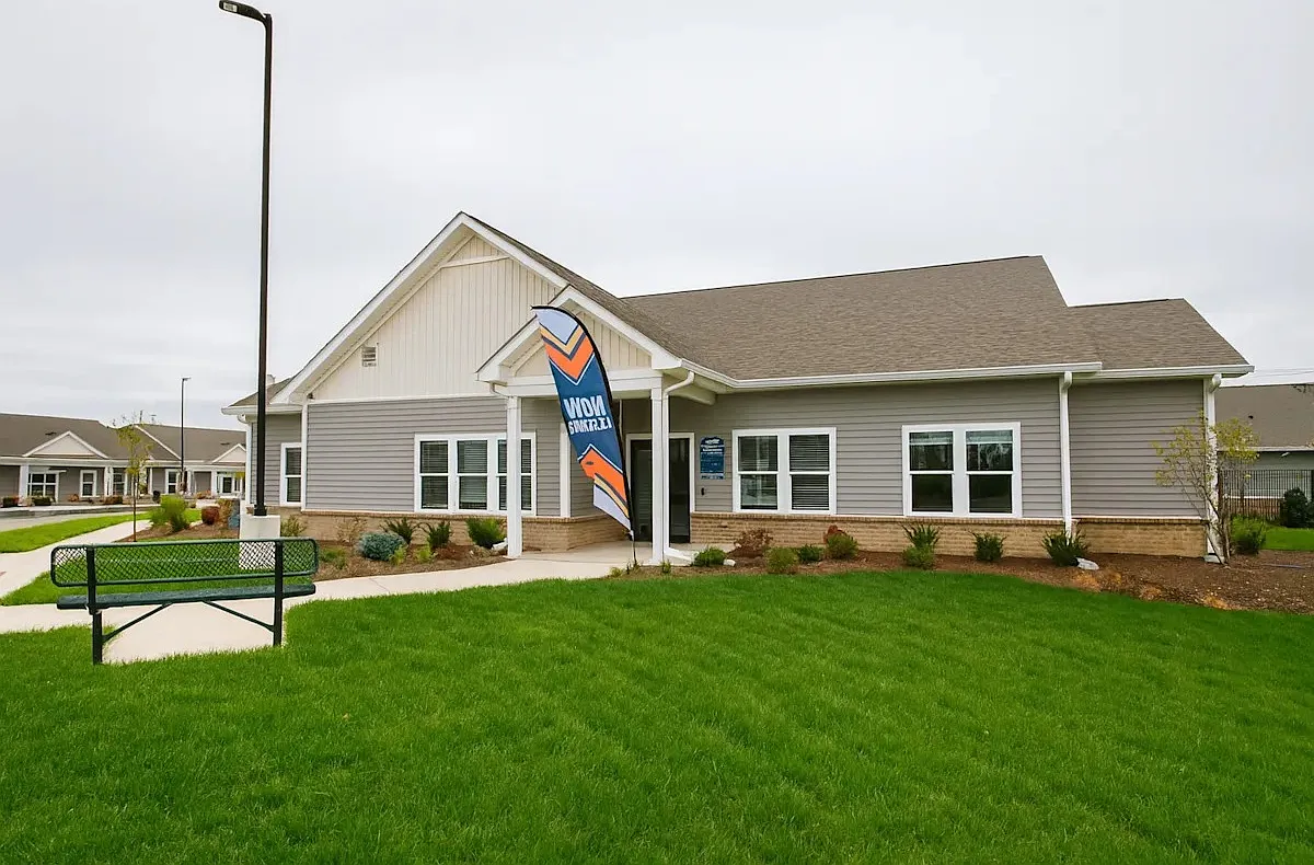 Sunspring Apartments — Photo 1