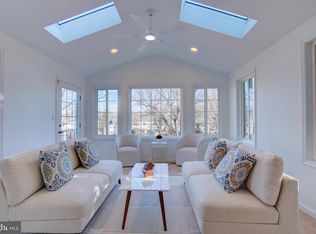 304 Aaron Ct, Sterling, VA 20164