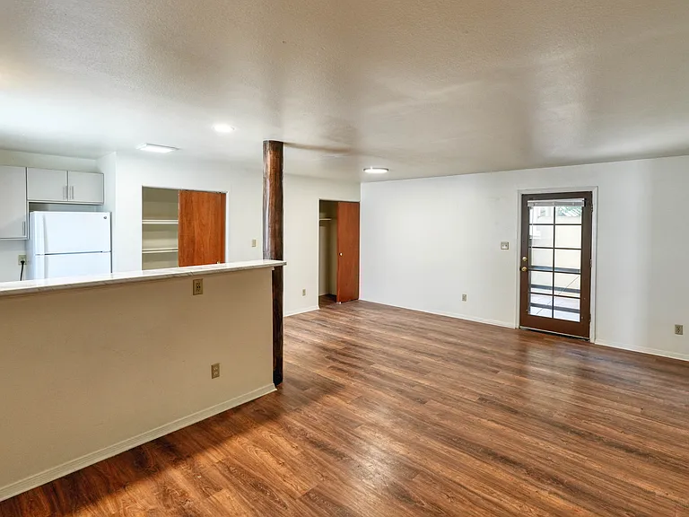 Branson Apartments — Photo 16