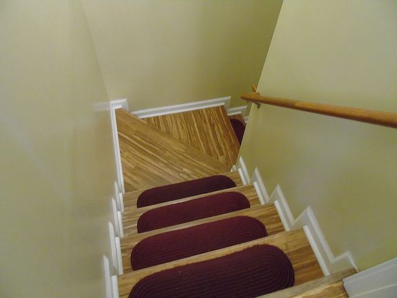 3rd image of 301 Vineland Place Dr