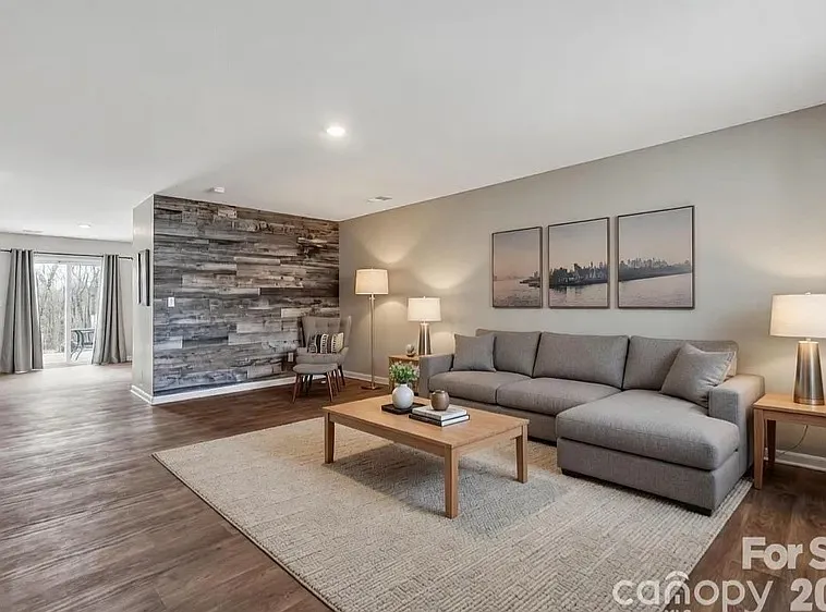 405 Bennington Dr — Photo 6