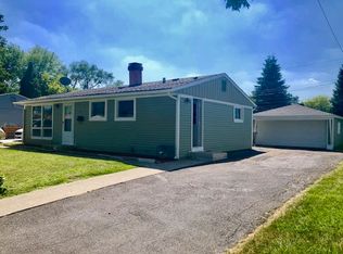 155 Golfview Ln, Carpentersville, IL