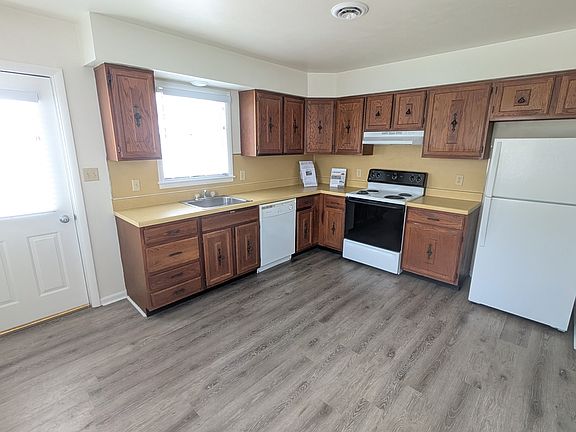 4th image of 221 N 5th St APT 72