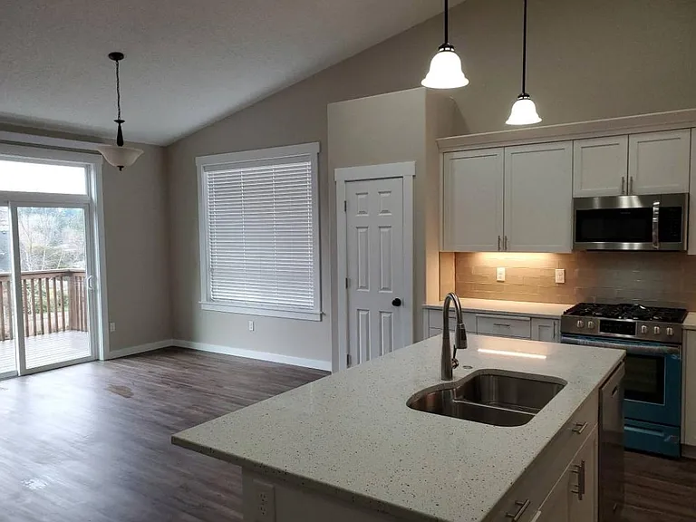 3267 Pheasant Ave SE — Photo 3