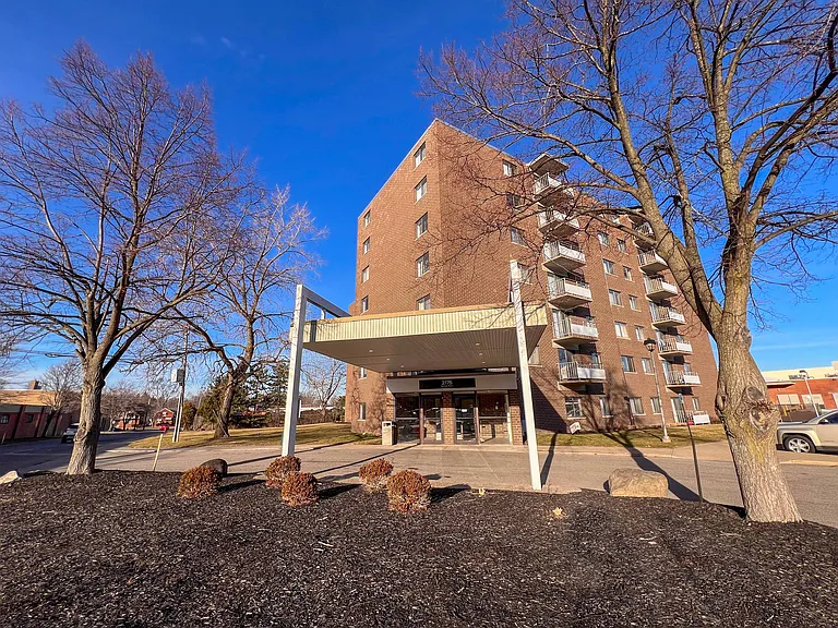 Huntington Green Apartments — Photo 25