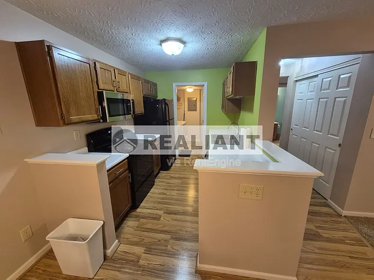 412 Marian Ln #8 — Photo 6