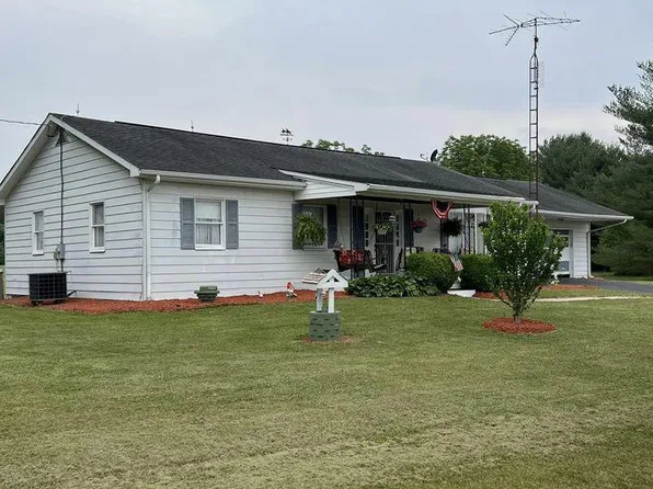 4138 Apple Harvest Dr, Glengary, WV 25421